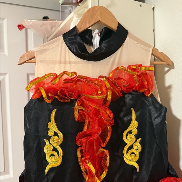 Elegant Red and Black Ruffled Dress - Picture 5 of 5